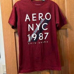 Aeropostale Men’s burgundy T-shirt.